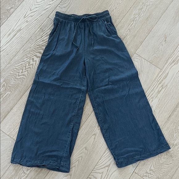 Workshop Republic Clothing Denim - Women’s size XS lightweight pull on chambray pants.